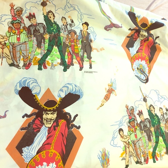 Vintage Accessories - Whoa 😲 Hook / Vintage Peter Pan Twin Sized sheet